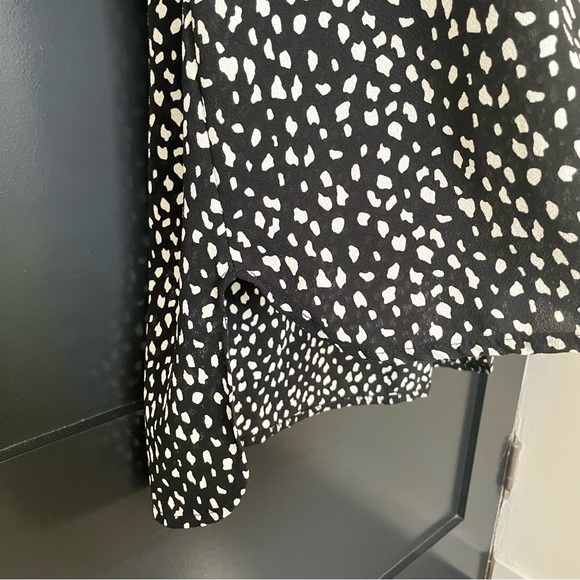 New Collection - Women’s v-neck dress/tunic black and cream - Picture 6 of 6